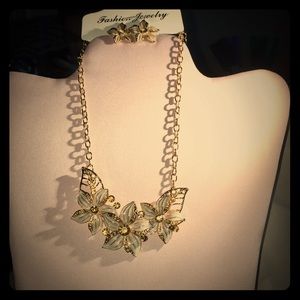 Beautiful gold necklace and pierced earrings